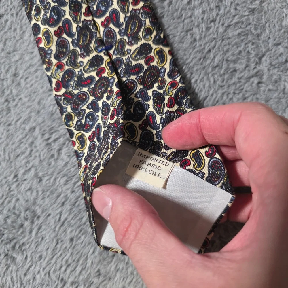 Berkley Mens OS Necktie Cream Navy Red Paisley 100% Silk Imported Fabric Vintage